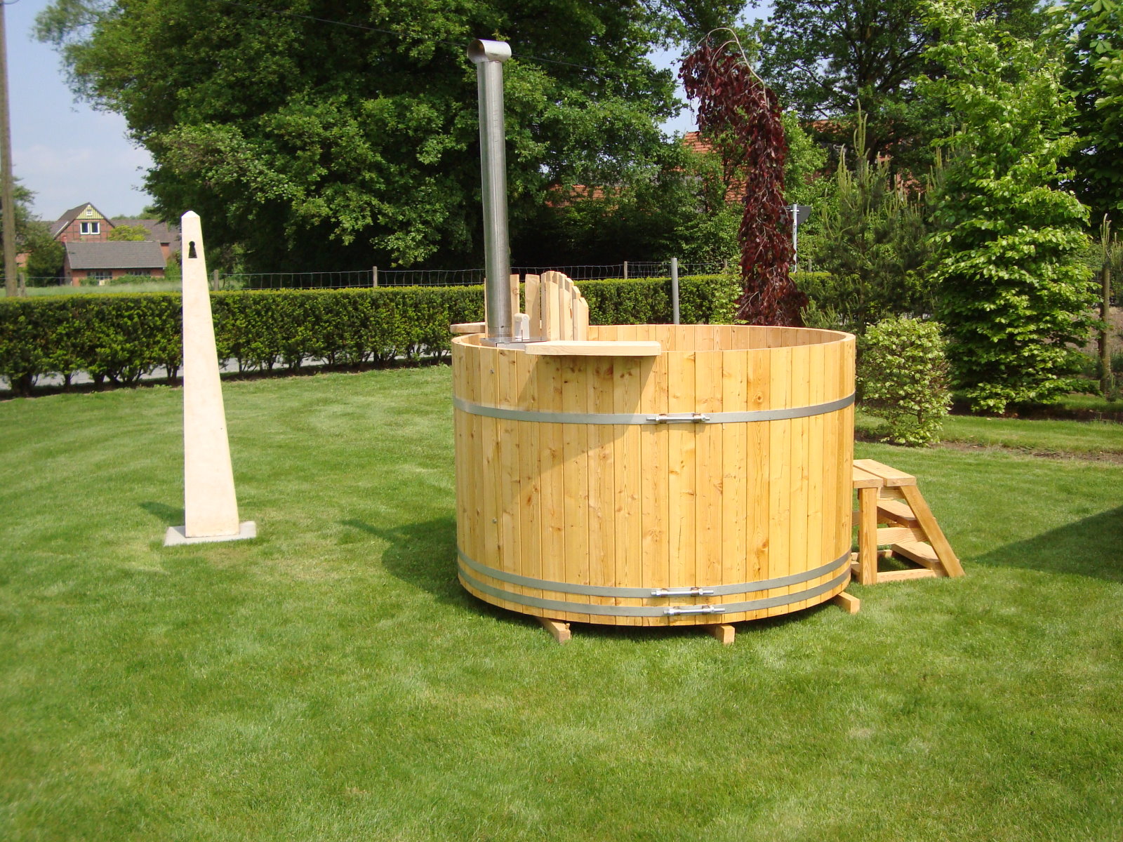 Holz Whirlpools & Hot Tubs
